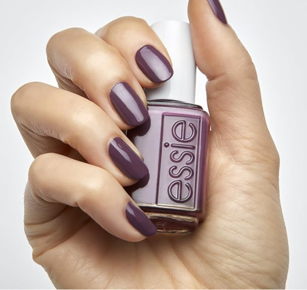 Nail polish swatch / manicure of shade essie Making Harmony