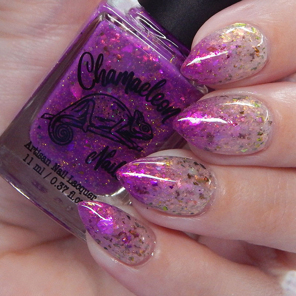 Nail polish swatch / manicure of shade Chamaeleon Nails Daughter of the Old Kingdom