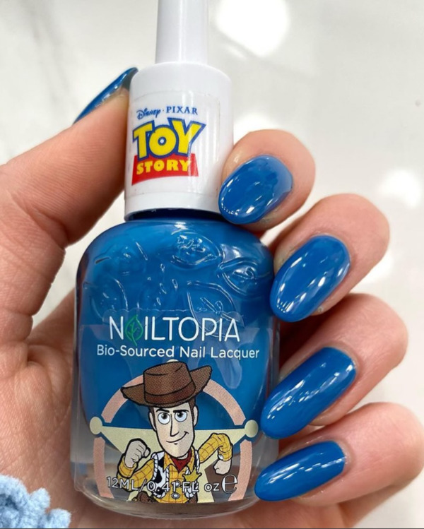 Nail polish swatch / manicure of shade Nailtopia Woody