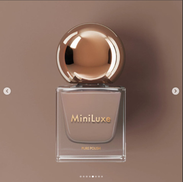 Nail polish swatch / manicure of shade MiniLuxe Latte