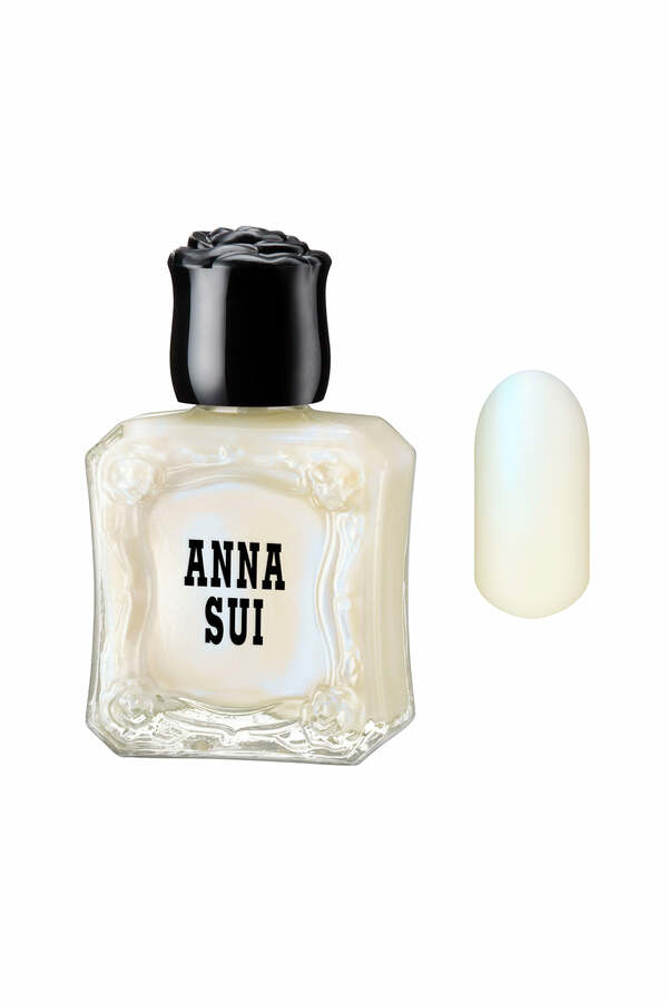 Nail polish swatch / manicure of shade Anna Sui Whispering Glow