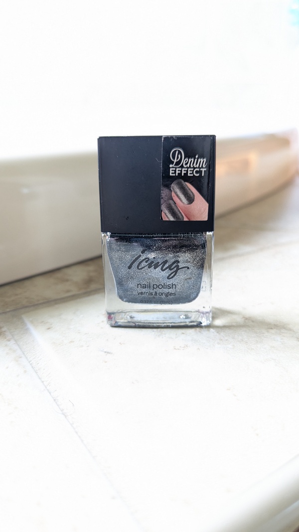 Nail polish swatch / manicure of shade Icing Dance Pants