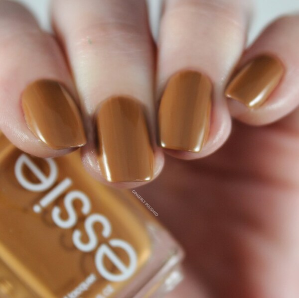 Nail polish swatch / manicure of shade essie midnight delight