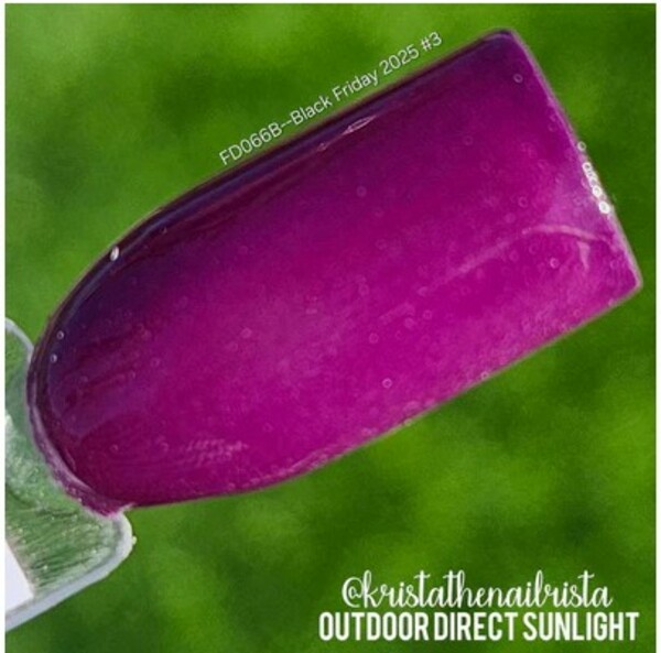 Nail polish swatch / manicure of shade Revel 2025 Black Friday Freebie 3