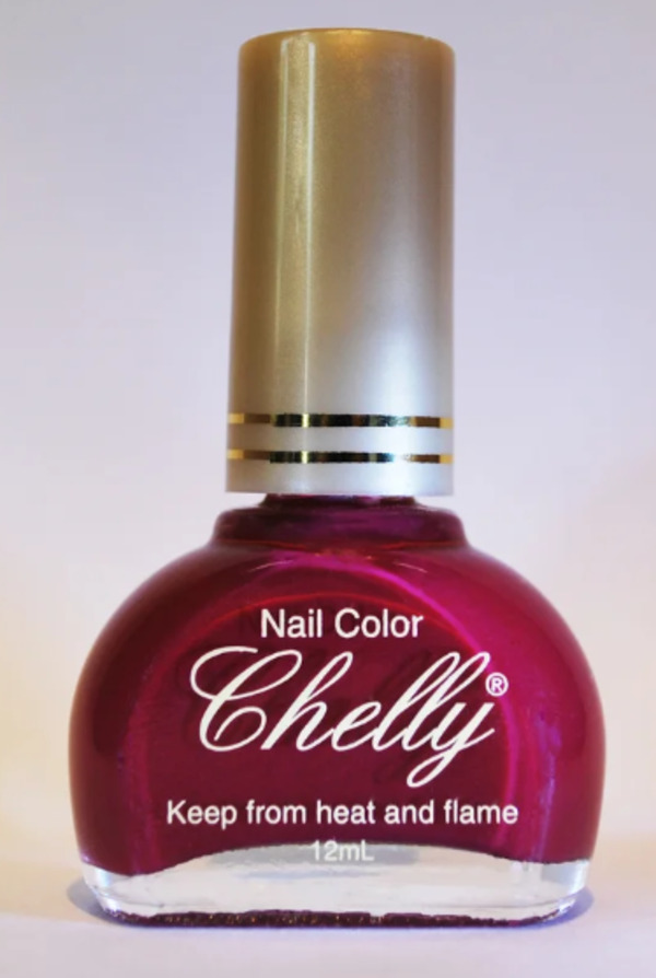 Nail polish swatch / manicure of shade Chelly Heavenly Magenta
