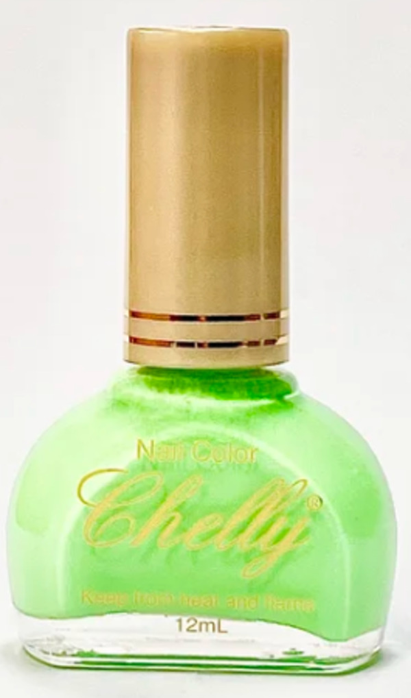 Nail polish swatch / manicure of shade Chelly Sun Kissed Green