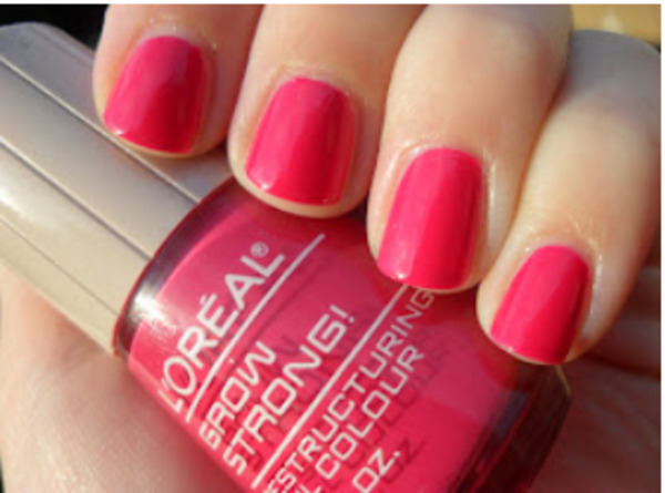 Nail polish swatch / manicure of shade L'Oréal Fraise