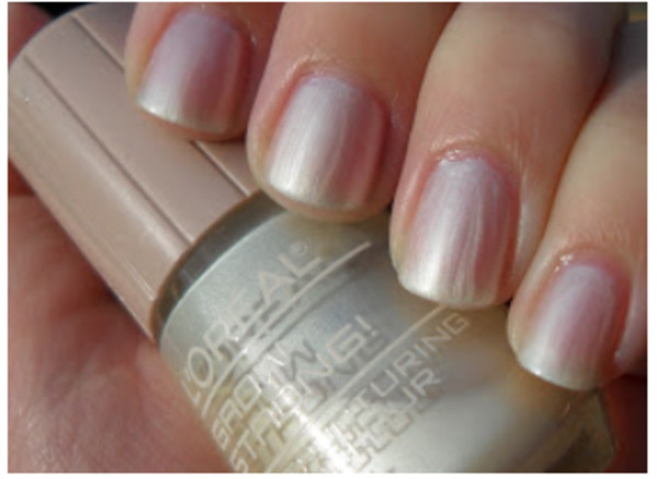Nail polish swatch / manicure of shade L'Oréal Alabaster