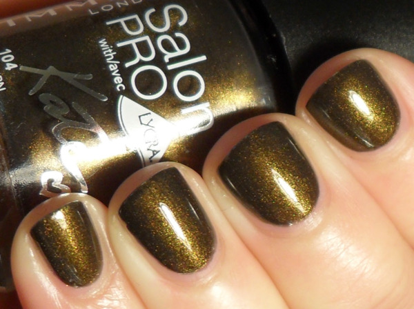 Nail polish swatch / manicure of shade Rimmel Saturn