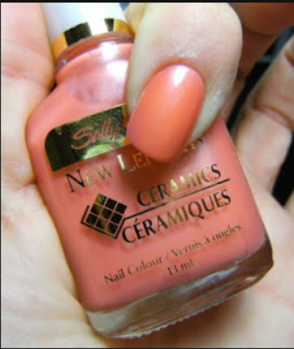Nail polish swatch / manicure of shade Sally Hansen Coral Pink