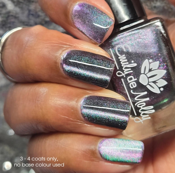 Nail polish swatch / manicure of shade Emily de Molly Read The Room