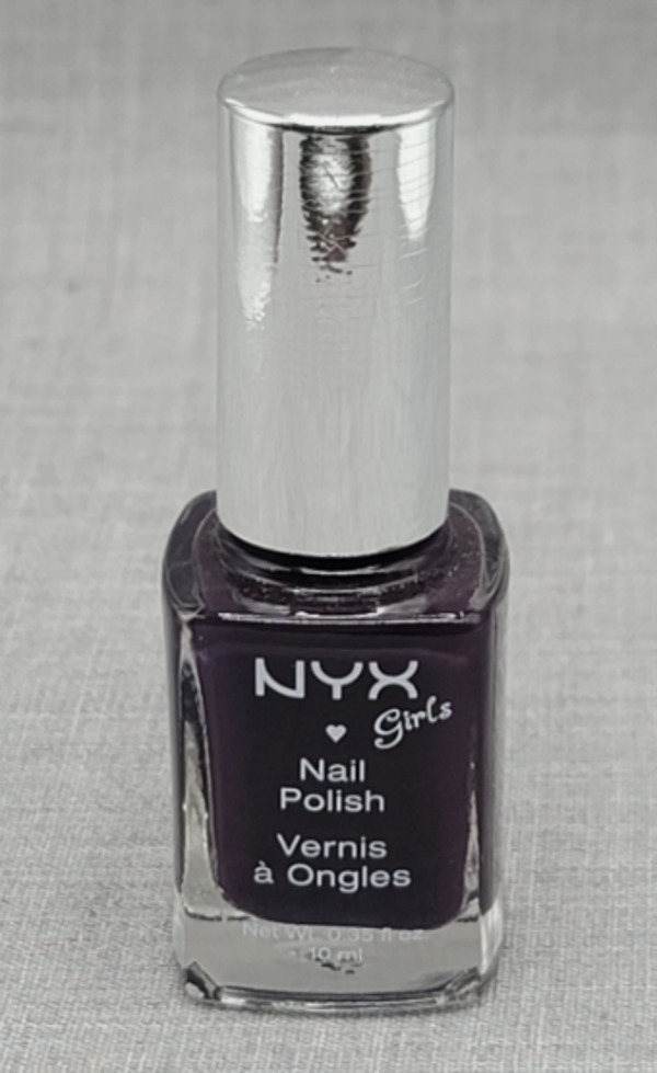 Nail polish swatch / manicure of shade NYX Girls Moonwalker