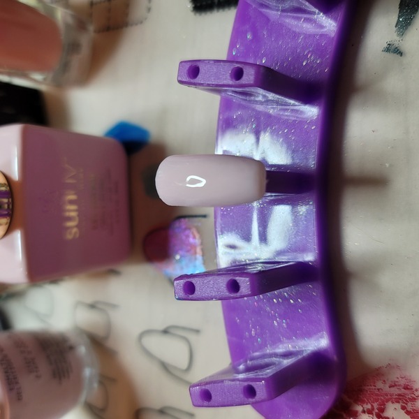 Nail polish swatch / manicure of shade SUNUV Jelly Pink