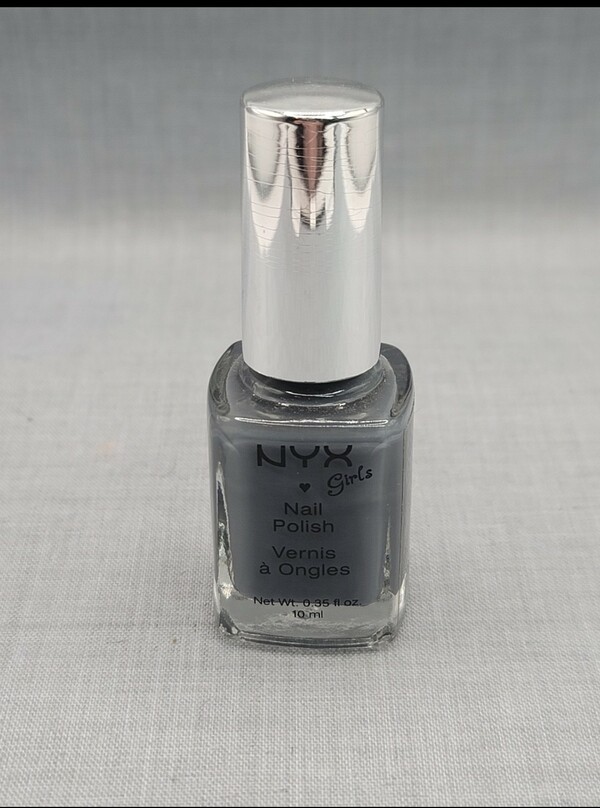 Nail polish swatch / manicure of shade NYX Girls Dark Gray