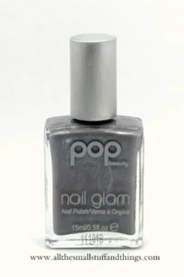 Nail polish swatch / manicure of shade Pop beauty Foggy