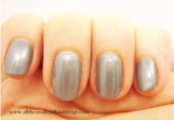 Nail polish swatch / manicure of shade Pop beauty Foggy