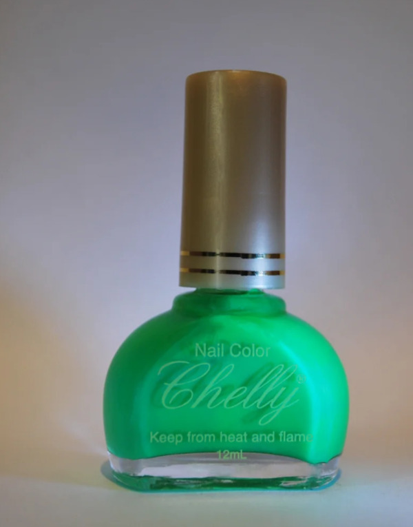 Nail polish swatch / manicure of shade Chelly Jazzy Green
