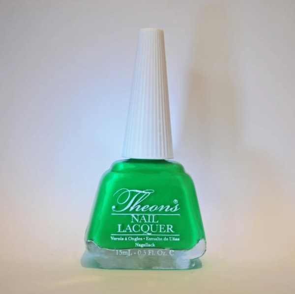 Nail polish swatch / manicure of shade Chelly Jazzy Green