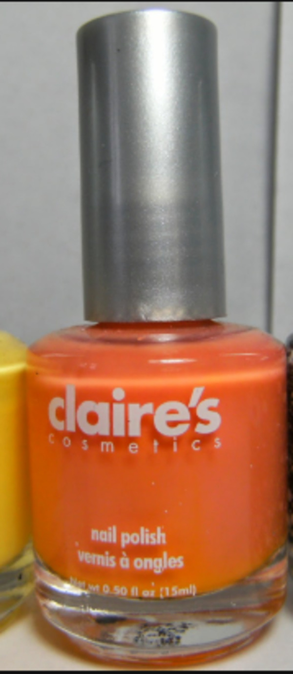 Nail polish swatch / manicure of shade Claire's Dreamsicle