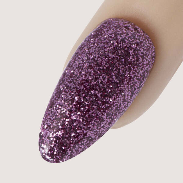 Nail polish swatch / manicure of shade Young Nails Glamourai