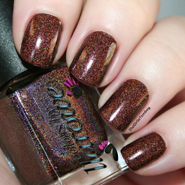 Nail polish swatch / manicure of shade Colors by Llarowe Gingerbread Man