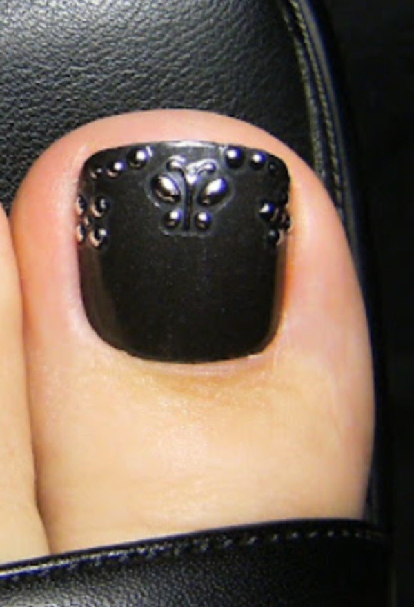 Nail polish swatch / manicure of shade Maybelline Industrial Gray